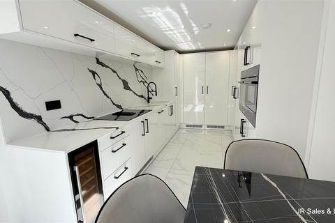 4 bedroom end of terrace house for sale, Cony Close, West Cheshunt