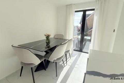 4 bedroom end of terrace house for sale, Cony Close, West Cheshunt