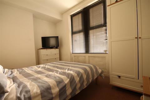 2 bedroom flat to rent, Mowbray Street, Heaton