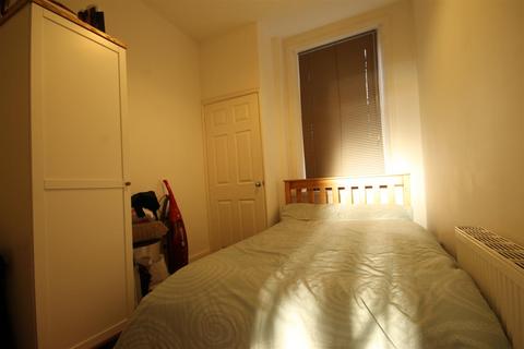 2 bedroom flat to rent, Mowbray Street, Heaton