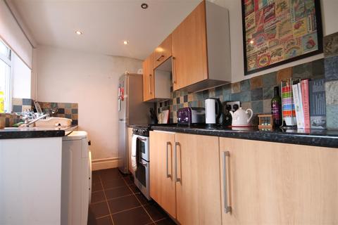 2 bedroom flat to rent, Mowbray Street, Heaton