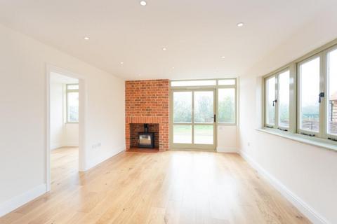 3 bedroom detached house to rent, Denham Lane, Chalfont St Peter SL9