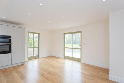 3 bedroom detached house to rent, Denham Lane, Chalfont St Peter SL9