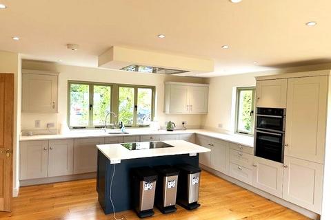 3 bedroom detached house to rent, Denham Lane, Chalfont St Peter SL9