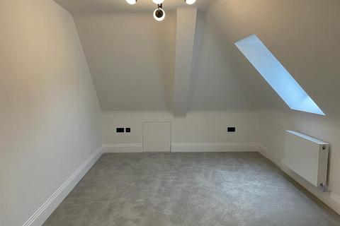 2 bedroom flat to rent, Shakespeare Road, London NW7