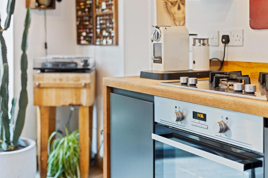 36 Charnley Avenue, Sheffield 08 297.jpg