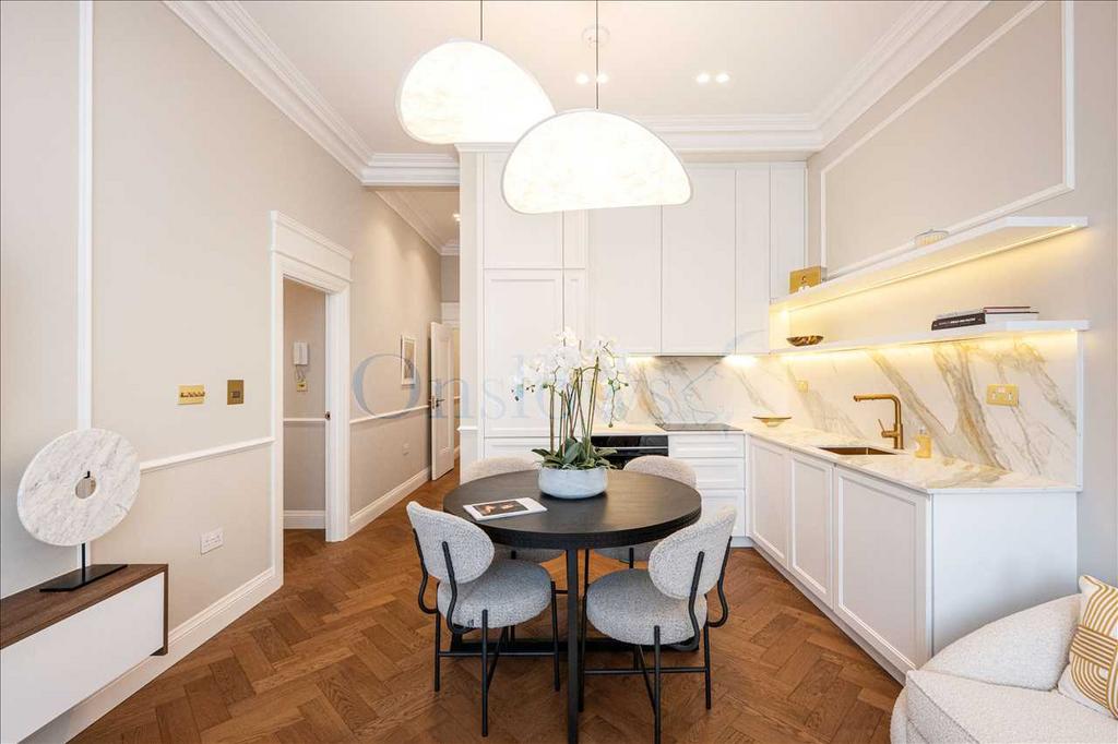 Dining/Kitchen Area