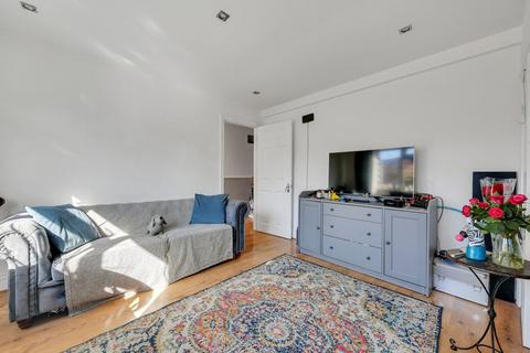 2 bedroom flat to rent, Sullivan Avenue, London, E16