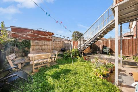 2 bedroom flat to rent, Sullivan Avenue, London, E16