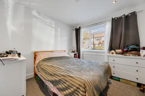 2 bedroom flat to rent, Sullivan Avenue, London, E16