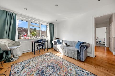 2 bedroom flat to rent, Sullivan Avenue, London, E16