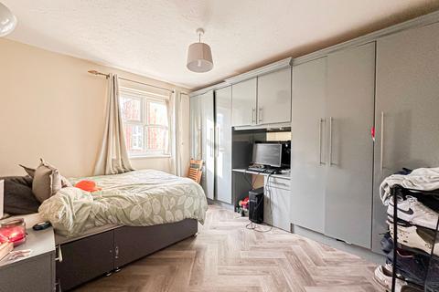 undefined, Burroughs Gardens, Kingsway Court, L3