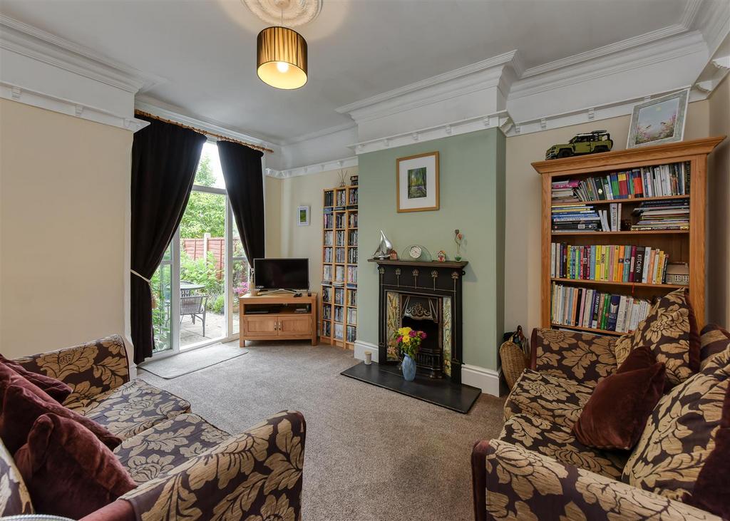 15 Paget Road-sitting.jpg