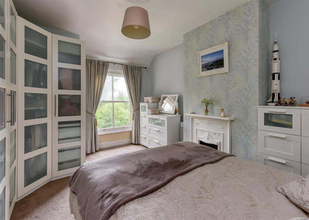 15 Paget Road-bed3.jpg