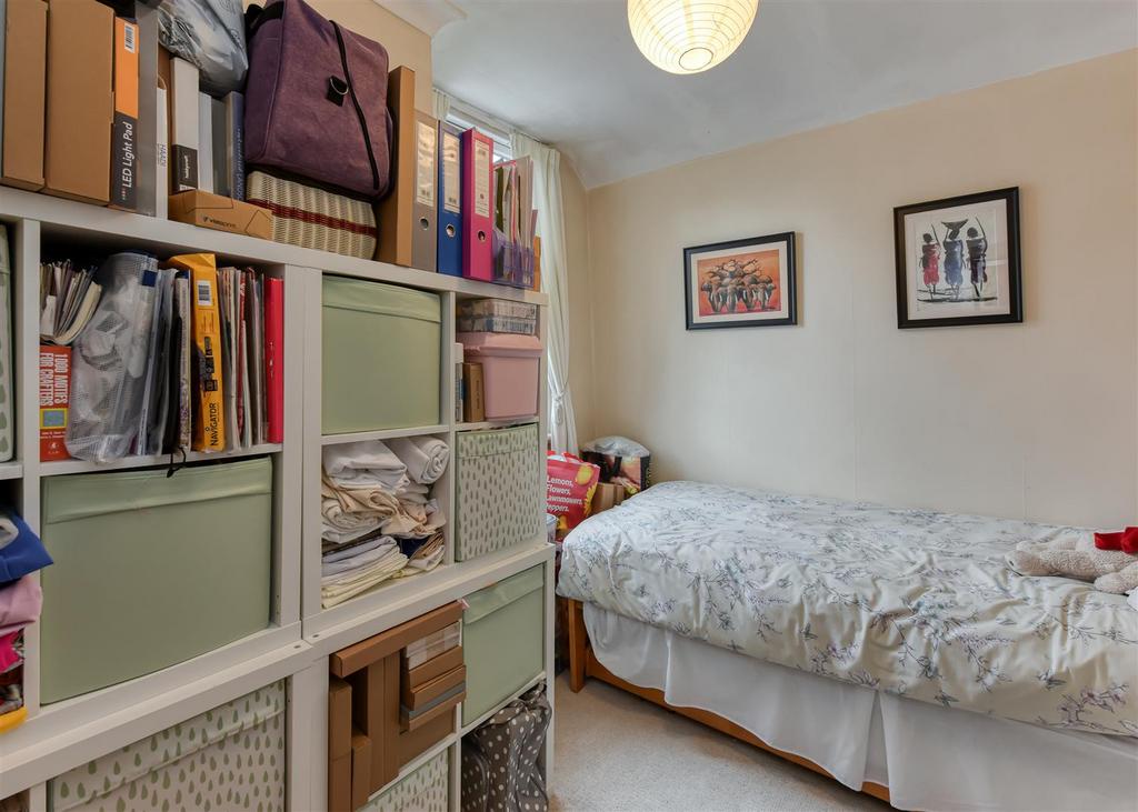 15 Paget Road-bed4.jpg