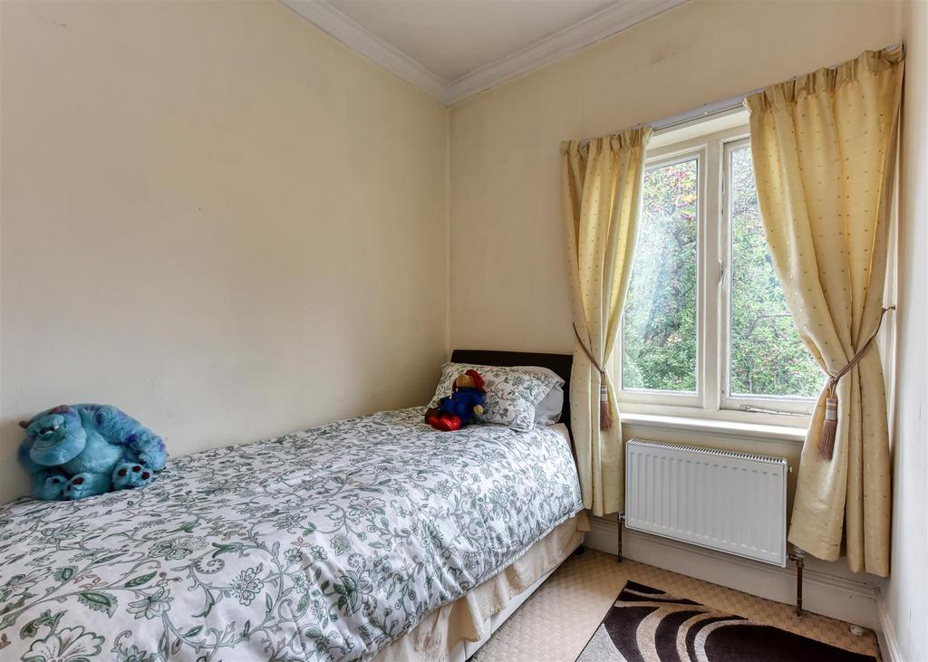 15 Paget Road-bed5.jpg