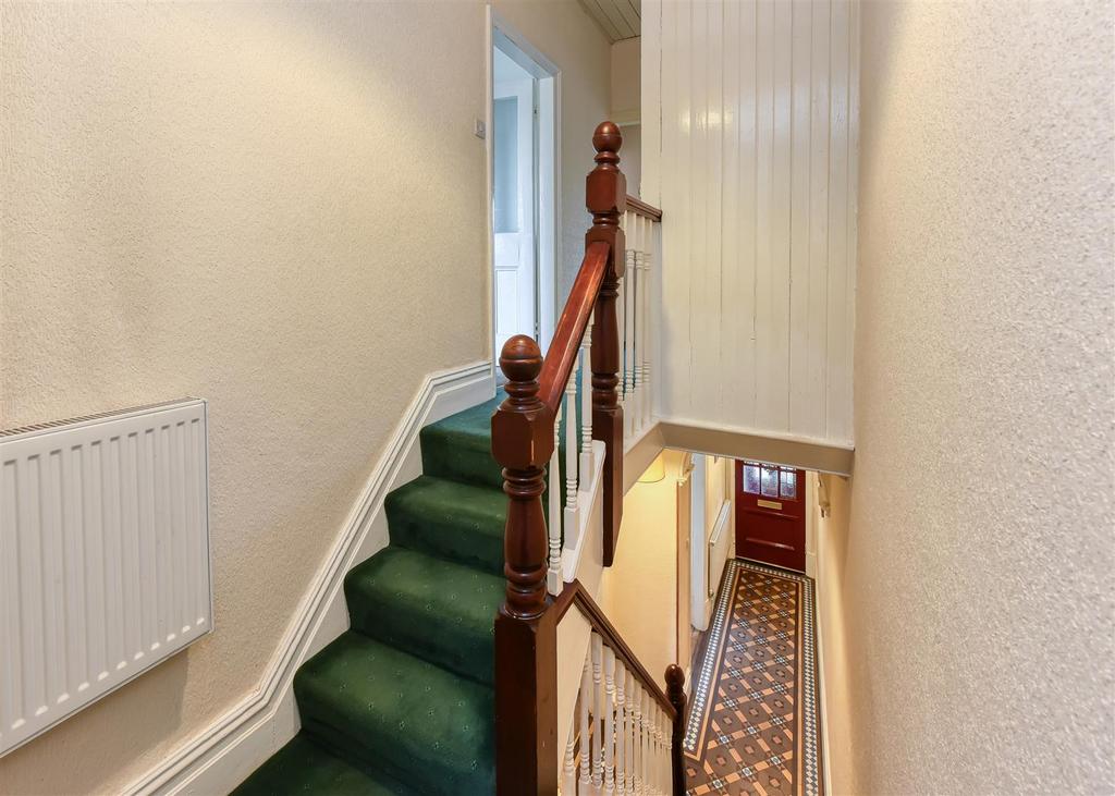 15 Paget Road-landing.jpg