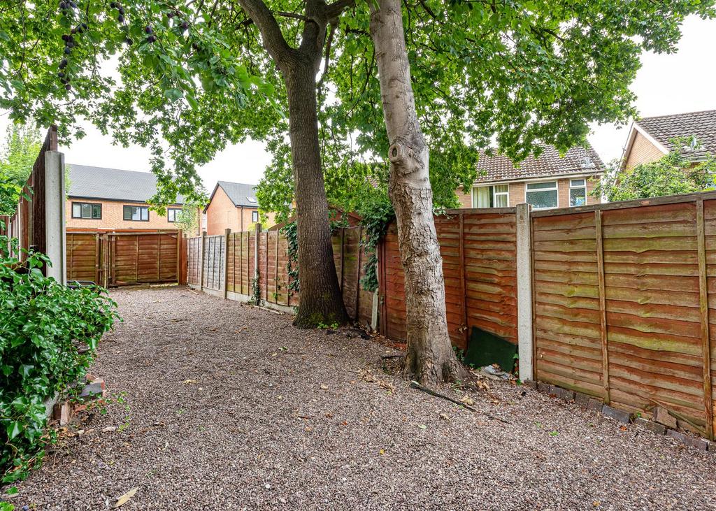 15 Paget Road-garden4.jpg