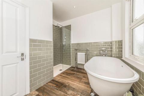 4 bedroom terraced house for sale, Eswyn Road, London SW17