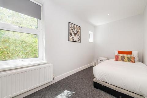 2 bedroom house to rent, Skardu Road, London