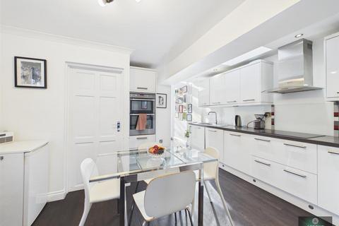 undefined, Malthouse Road, Southgate RH10