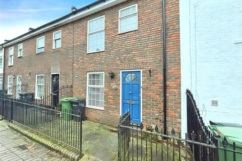 3 bedroom terraced house to rent, King Street, Hampshire PO5