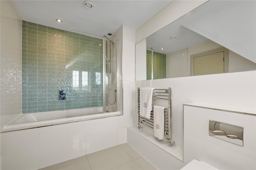 En suite Bathroom