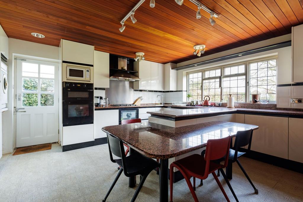 Kitchen/ Breakfast Room