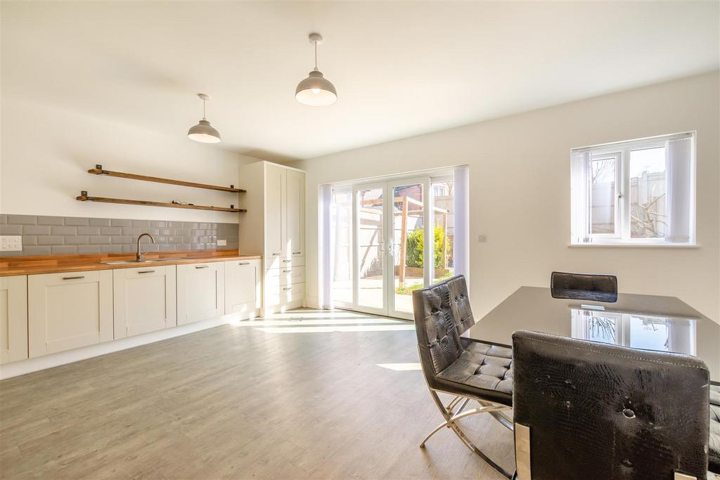 8683106-interior05.jpg
