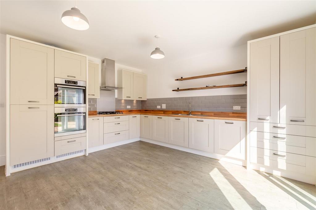 8683106-interior04.jpg