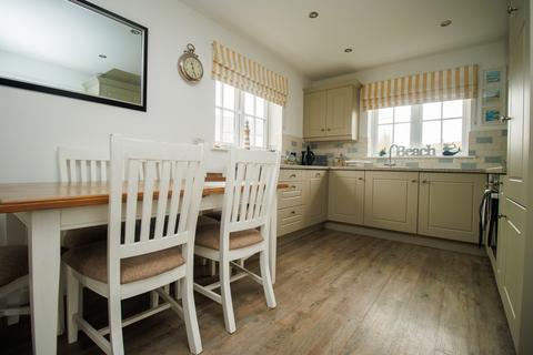 3 bedroom end of terrace house for sale, Moor Road, The Bay, Filey YO14