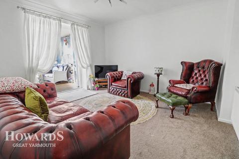 4 bedroom detached bungalow for sale, Caystreward, Great Yarmouth