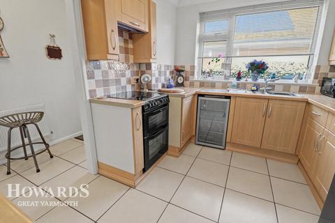 4 bedroom detached bungalow for sale, Caystreward, Great Yarmouth
