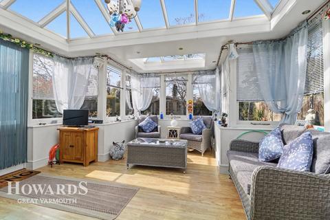 4 bedroom detached bungalow for sale, Caystreward, Great Yarmouth