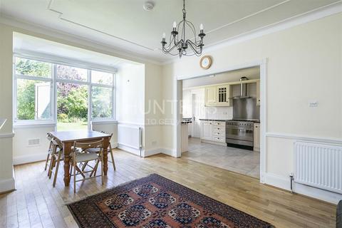 4 bedroom detached house to rent, Wren Avenue, NW2