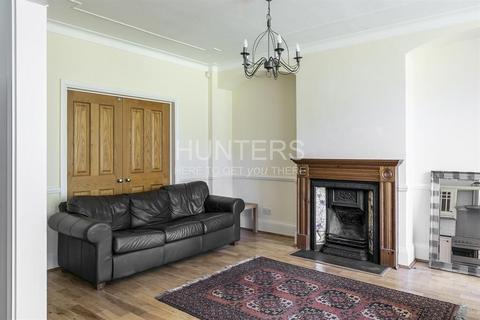 4 bedroom detached house to rent, Wren Avenue, NW2