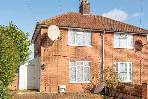 Studio to rent, Kennedy Road, London