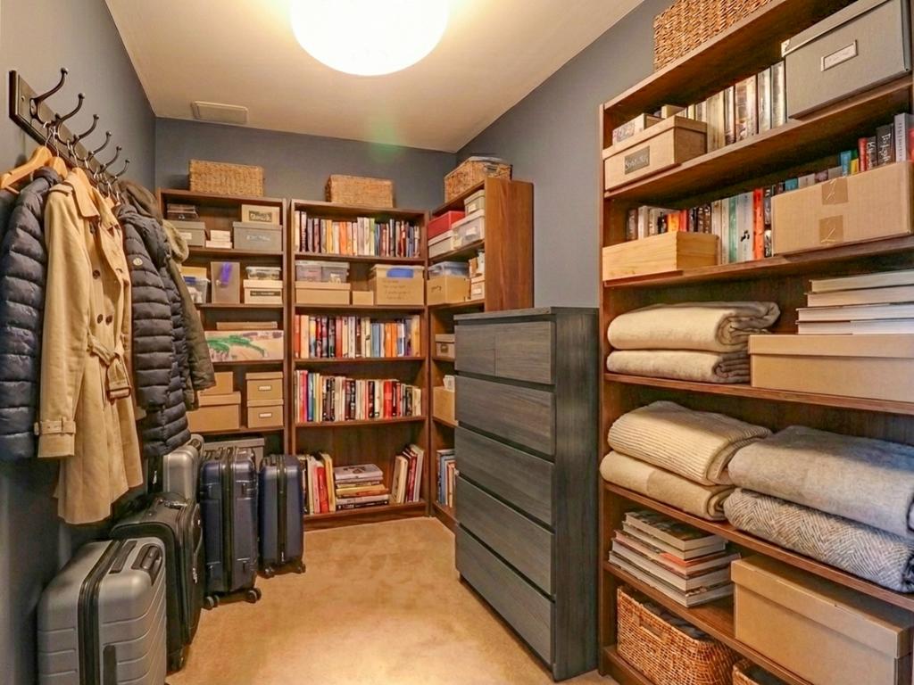 Store room furnished suggestion