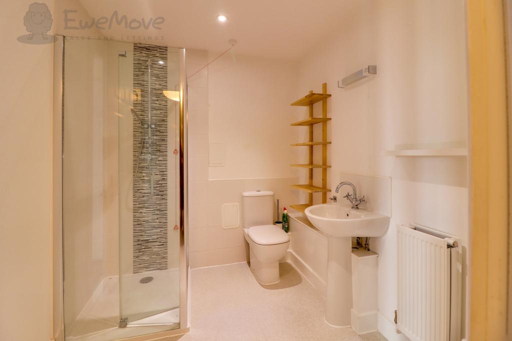 Jack and Jill Large Shower room
