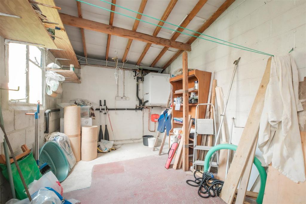 Parry  Fiona Garage-5.jpg