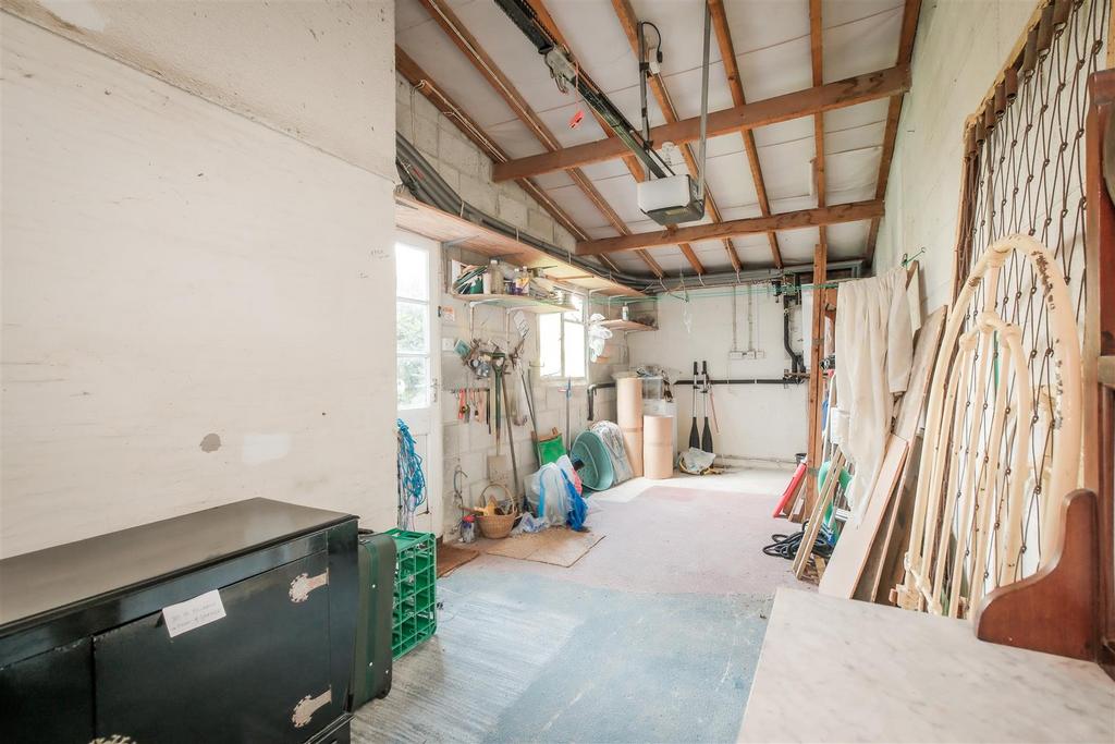 Parry  Fiona Garage-3.jpg