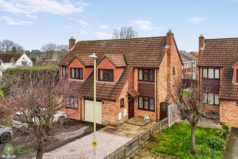 undefined, Spencer Close, Tadley RG26