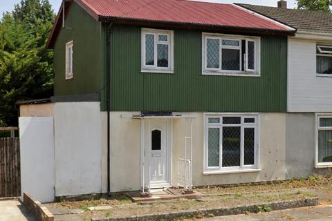 Studio to rent, Prayle Grove, London