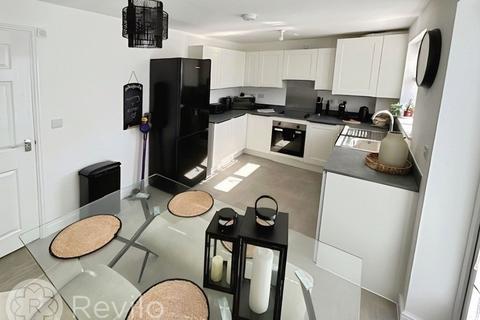 3 bedroom detached house to rent, Finisher Close, Whitworth, OL12