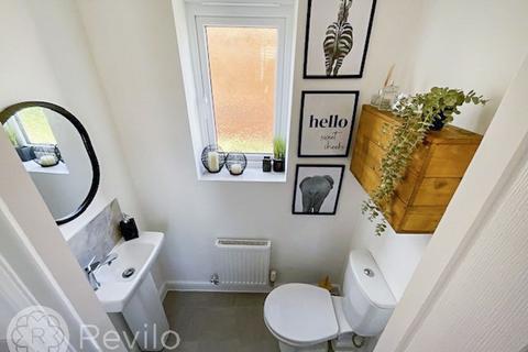 3 bedroom detached house to rent, Finisher Close, Whitworth, OL12