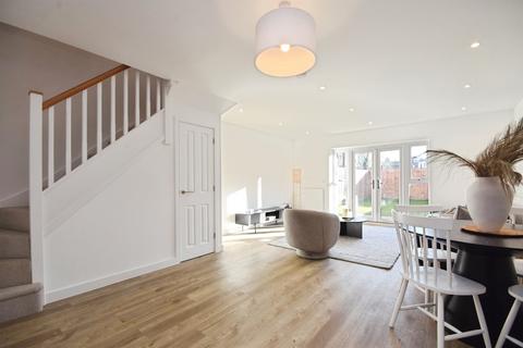 3 bedroom semi-detached house for sale, Ghyllgrove Close, Basildon