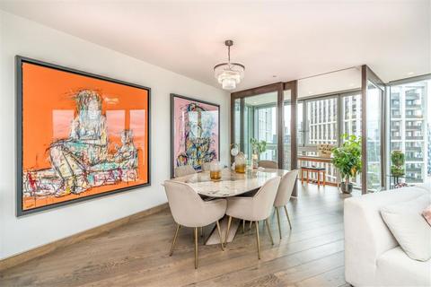 2 bedroom flat to rent, St. George Wharf, London SW8
