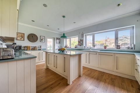 4 bedroom semi-detached house for sale, Midfield Way, Orpington BR5