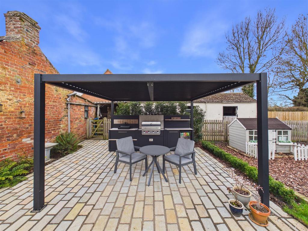 Outdoor Kitchen & BBQ