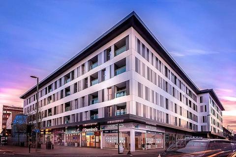 2 bedroom flat to rent, Queensgate, Cromwell Road, RH1